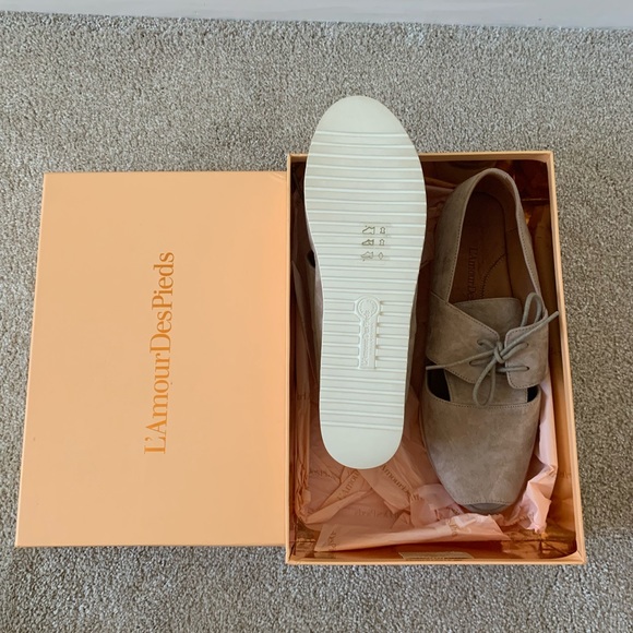 L’Amour Des Pieds Soft leather simply tie shoe - Picture 2 of 6